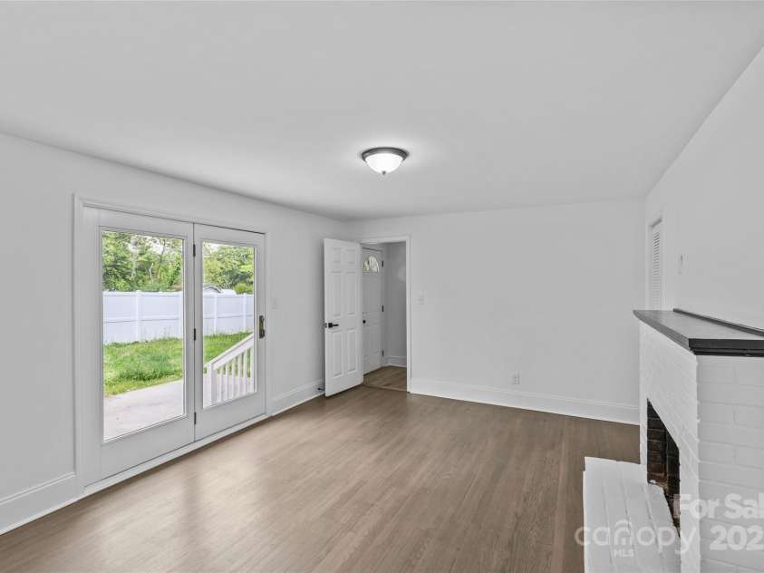 1601 Gambia Street, Charlotte, NC 28208.  MLS# CAR4245420, YatesRealty ID 18019. 