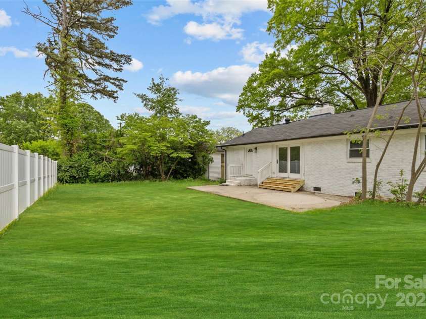 1601 Gambia Street, Charlotte, NC 28208.  MLS# CAR4245420, YatesRealty ID 18019. Grass photoshopped (needed to be cut)