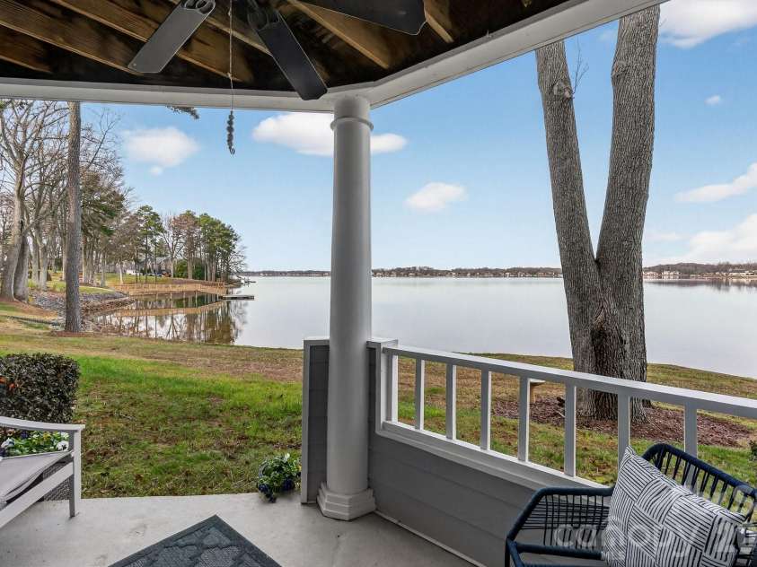 367 Northwest Drive, Davidson, NC 28036.  MLS# CAR4344885, YatesRealty ID 18020. 
