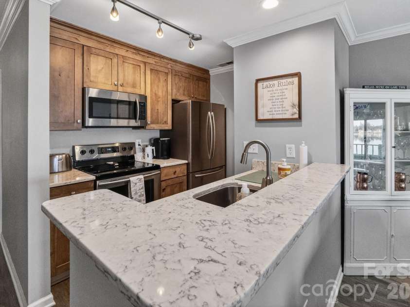 367 Northwest Drive, Davidson, NC 28036.  MLS# CAR4344885, YatesRealty ID 18020. 