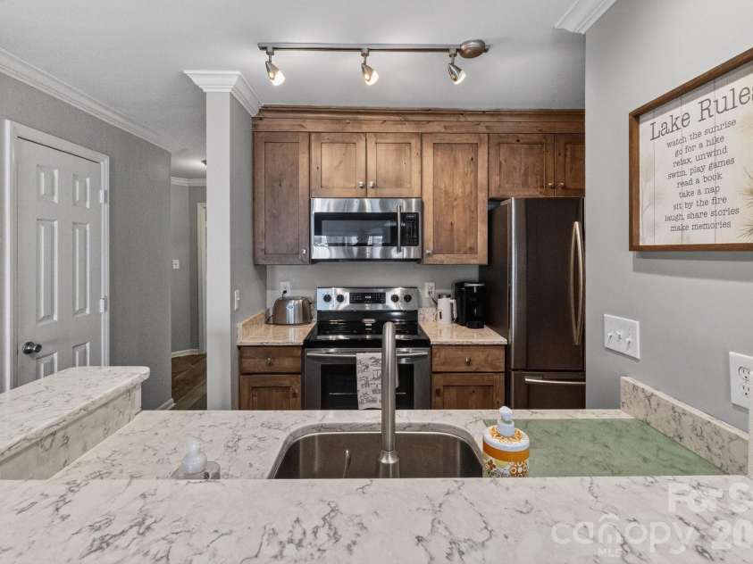 367 Northwest Drive, Davidson, NC 28036.  MLS# CAR4344885, YatesRealty ID 18020. 