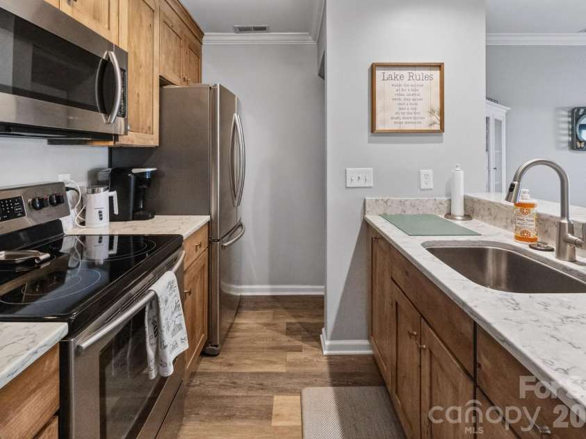 367 Northwest Drive, Davidson, NC 28036.  MLS# CAR4344885, YatesRealty ID 18020. 