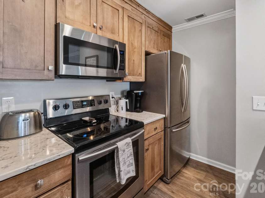 367 Northwest Drive, Davidson, NC 28036.  MLS# CAR4344885, YatesRealty ID 18020. 