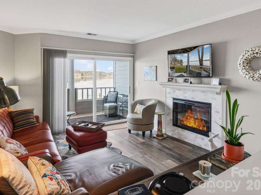 367 Northwest Drive, Davidson, NC 28036.  MLS# CAR4344885, YatesRealty ID 18020. 