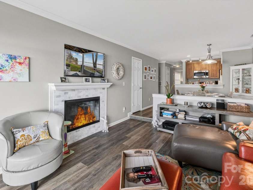 367 Northwest Drive, Davidson, NC 28036.  MLS# CAR4344885, YatesRealty ID 18020. 