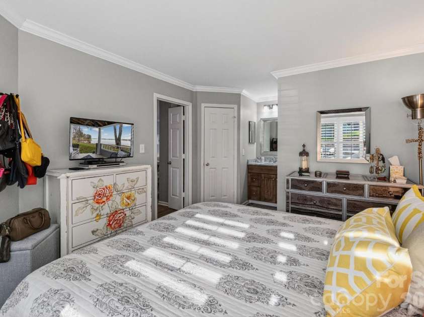 367 Northwest Drive, Davidson, NC 28036.  MLS# CAR4344885, YatesRealty ID 18020. 