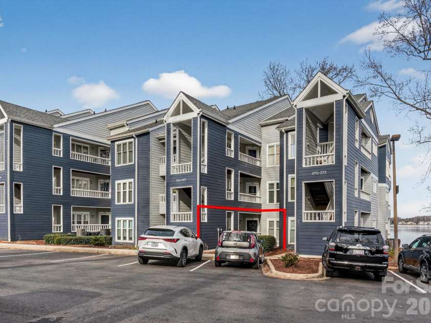 367 Northwest Drive, Davidson, NC 28036.  MLS# CAR4344885, YatesRealty ID 18020. 