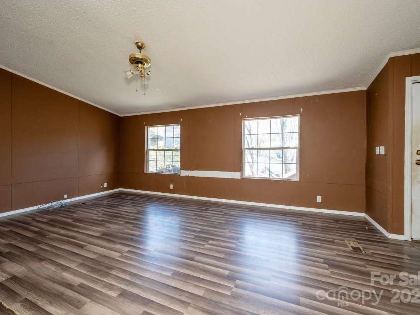 6 Wisteria Court, Asheville, NC 28806.  MLS# CAR4235223, YatesRealty ID 18020. 