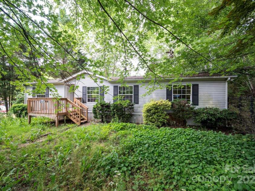 6 Wisteria Court, Asheville, NC 28806.  MLS# CAR4235223, YatesRealty ID 18020. 