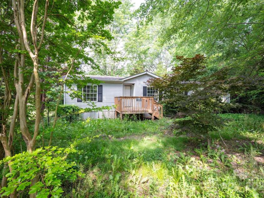 6 Wisteria Court, Asheville, NC 28806.  MLS# CAR4235223, YatesRealty ID 18020. 