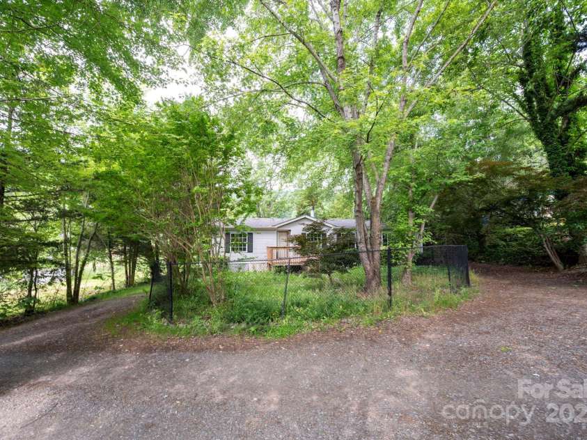6 Wisteria Court, Asheville, NC 28806.  MLS# CAR4235223, YatesRealty ID 18020. 