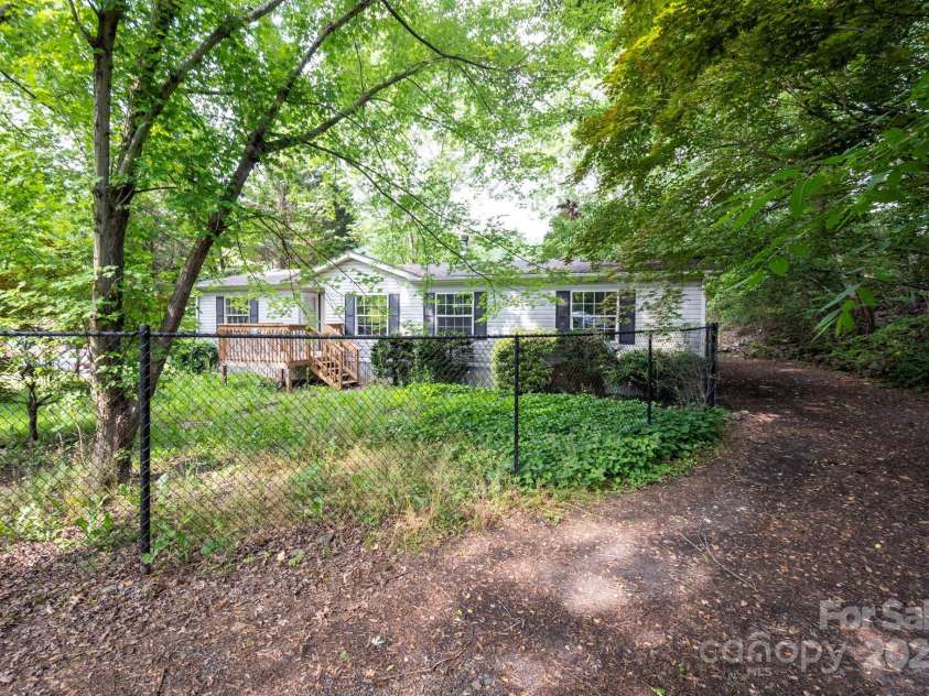 6 Wisteria Court, Asheville, NC 28806.  MLS# CAR4315611, YatesRealty ID 18020. 
