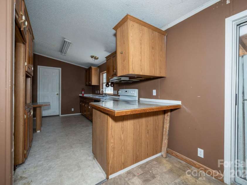 6 Wisteria Court, Asheville, NC 28806.  MLS# CAR4315611, YatesRealty ID 18020. 