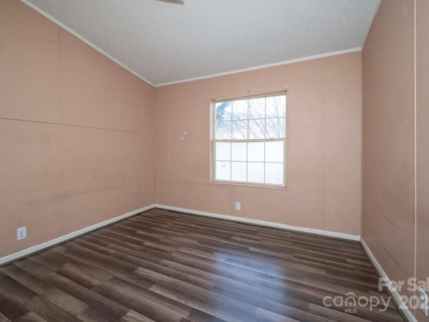 6 Wisteria Court, Asheville, NC 28806.  MLS# CAR4315611, YatesRealty ID 18020. 