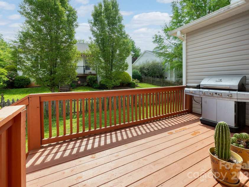 22 Scottish Circle, Asheville, NC 28803.  MLS# CAR4259005, YatesRealty ID 18021. Ready to Enjoy Cookout's with Friends!