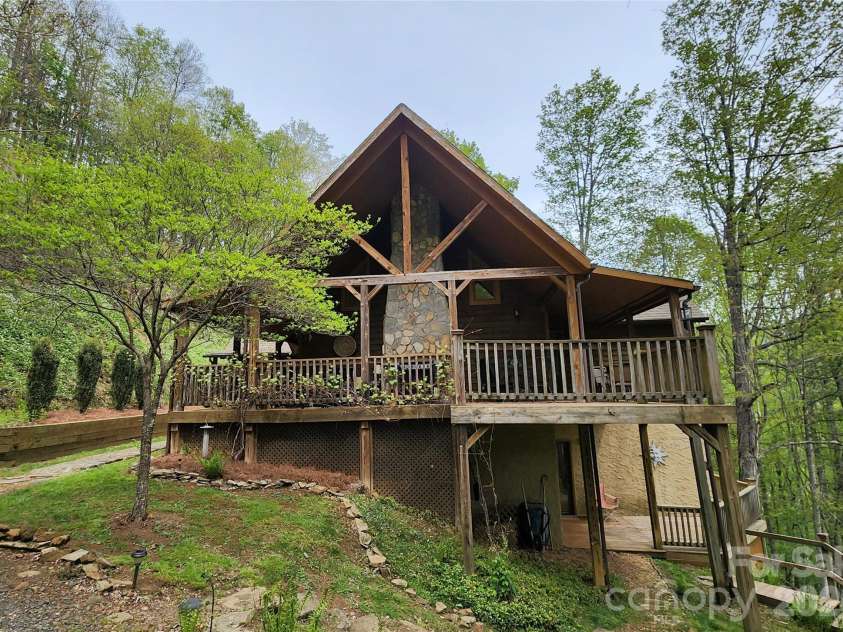 604 Croft View Drive, Bakersville, NC 28705.  MLS# CAR4367249, YatesRealty ID 18021. 