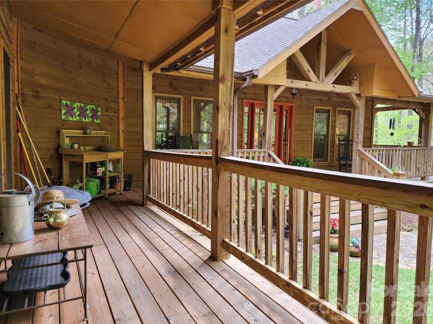 604 Croft View Drive, Bakersville, NC 28705.  MLS# CAR4367249, YatesRealty ID 18021. 