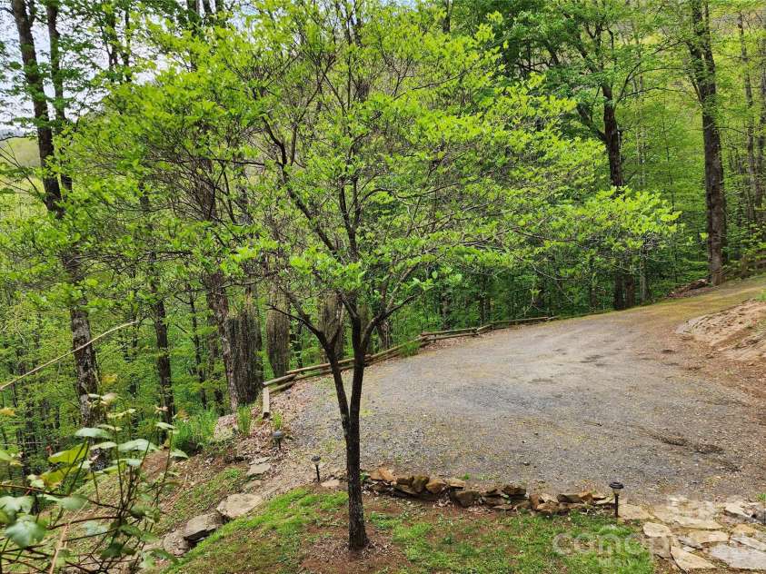 604 Croft View Drive, Bakersville, NC 28705.  MLS# CAR4367249, YatesRealty ID 18021. 