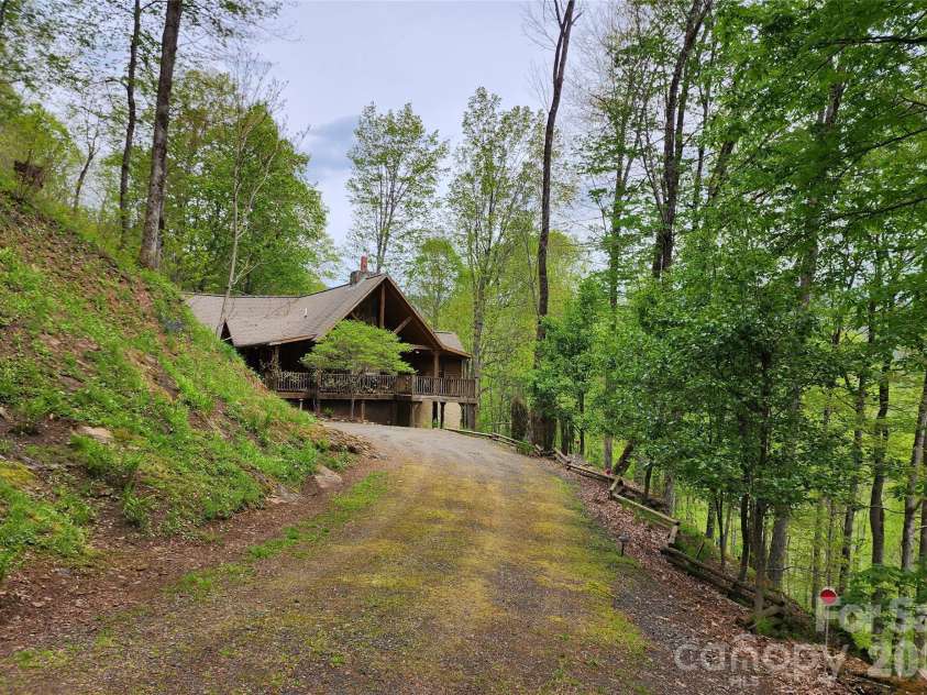 604 Croft View Drive, Bakersville, NC 28705.  MLS# CAR4367249, YatesRealty ID 18021. 