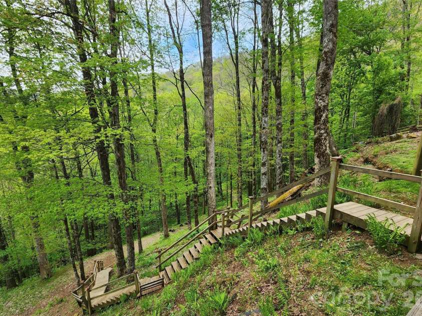 604 Croft View Drive, Bakersville, NC 28705.  MLS# CAR4367249, YatesRealty ID 18021. 