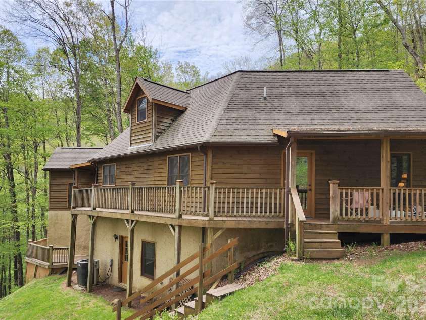 604 Croft View Drive, Bakersville, NC 28705.  MLS# CAR4367249, YatesRealty ID 18021. 