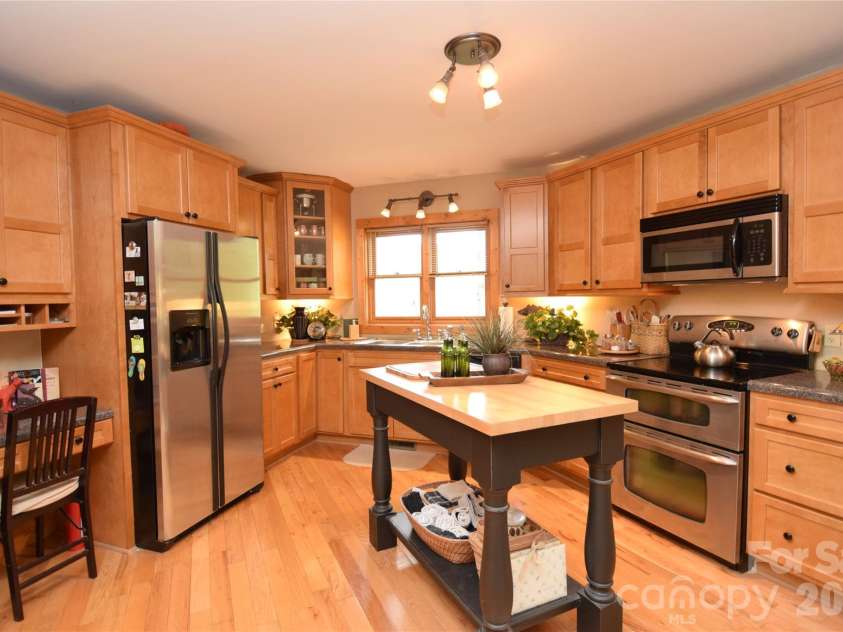 604 Croft View Drive, Bakersville, NC 28705.  MLS# CAR4367249, YatesRealty ID 18021. 