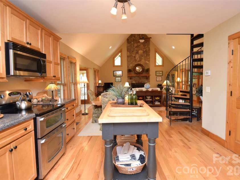 604 Croft View Drive, Bakersville, NC 28705.  MLS# CAR4367249, YatesRealty ID 18021. 