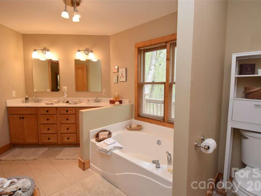 604 Croft View Drive, Bakersville, NC 28705.  MLS# CAR4367249, YatesRealty ID 18021. 