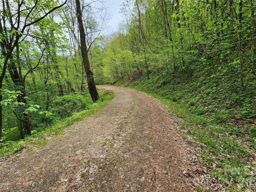 604 Croft View Drive, Bakersville, NC 28705.  MLS# CAR4367249, YatesRealty ID 18021. 