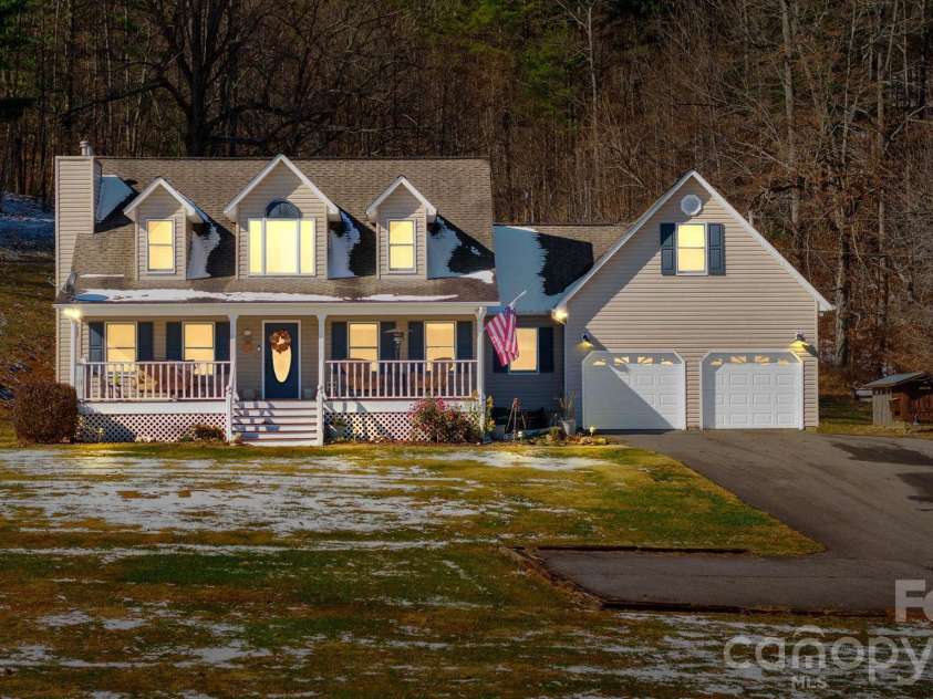 2581 Double Island Road, Burnsville, NC 28740.  MLS# CAR4320527, YatesRealty ID 18023. 
