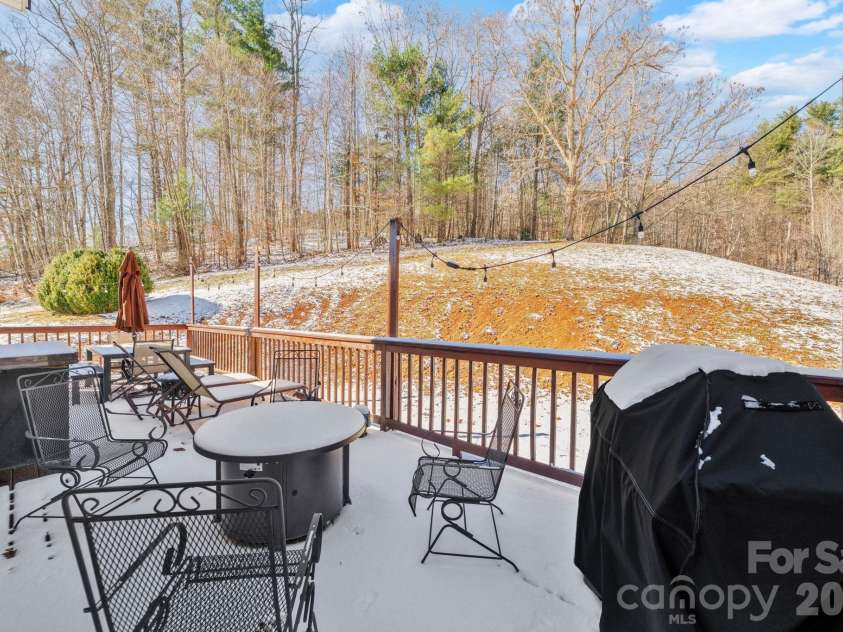2581 Double Island Road, Burnsville, NC 28740.  MLS# CAR4320527, YatesRealty ID 18023. 