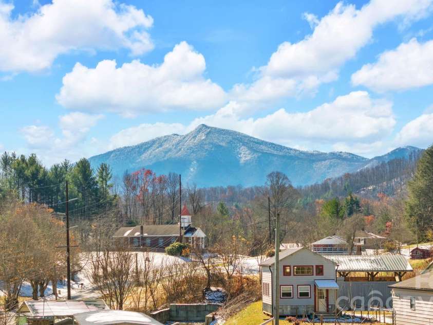 2581 Double Island Road, Burnsville, NC 28740.  MLS# CAR4320527, YatesRealty ID 18023. 