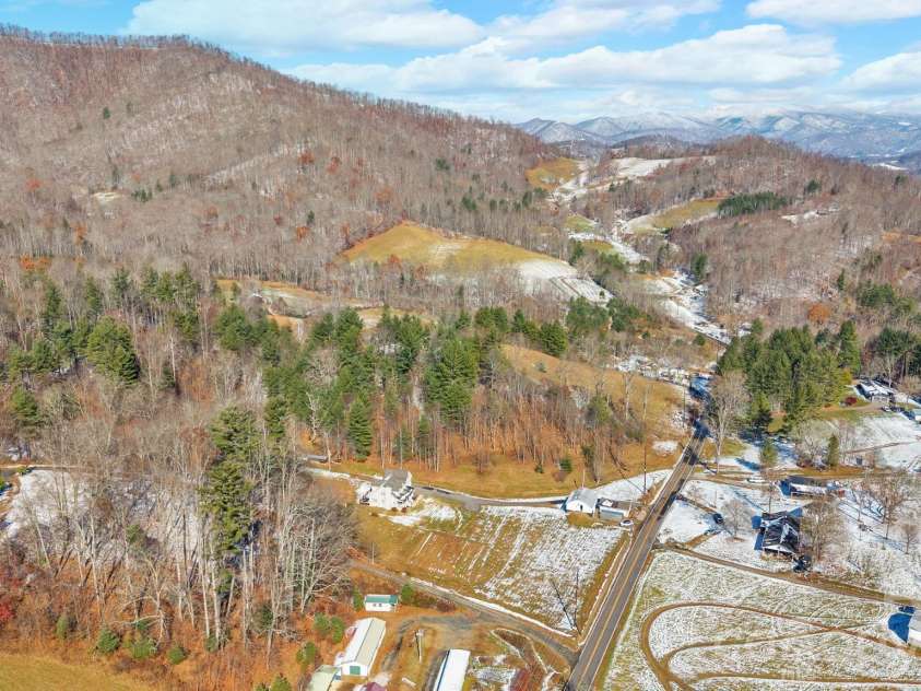 2581 Double Island Road, Burnsville, NC 28740.  MLS# CAR4320527, YatesRealty ID 18023. 