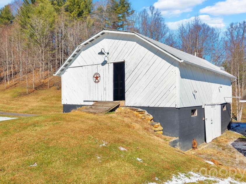 2581 Double Island Road, Burnsville, NC 28740.  MLS# CAR4320527, YatesRealty ID 18023. Barn
