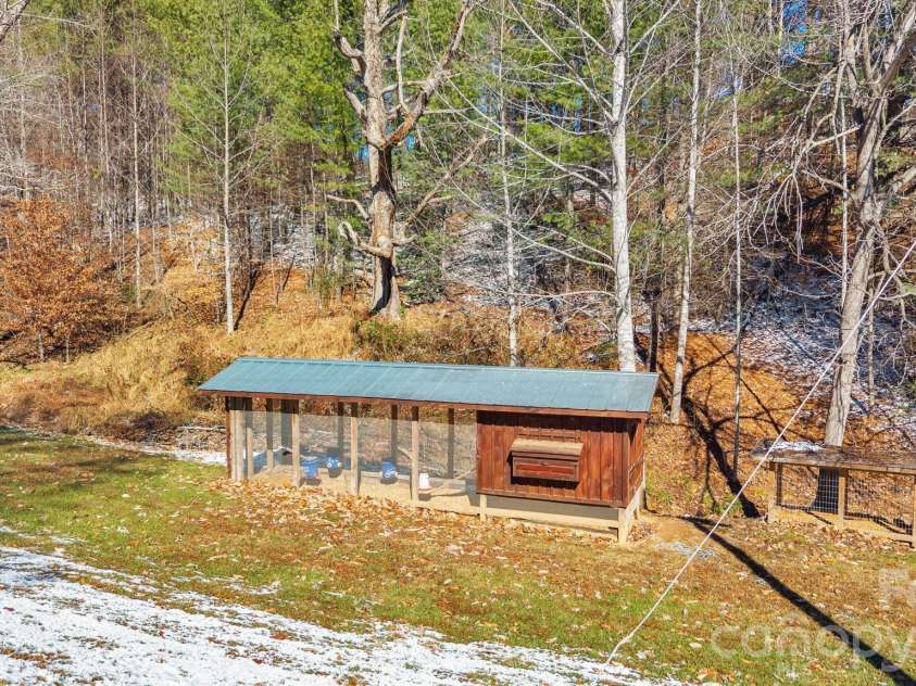 2581 Double Island Road, Burnsville, NC 28740.  MLS# CAR4320527, YatesRealty ID 18023. Chicken coop