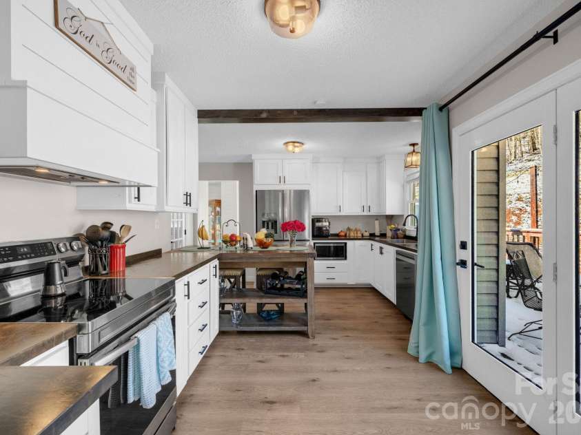 2581 Double Island Road, Burnsville, NC 28740.  MLS# CAR4320527, YatesRealty ID 18023. Kitchen