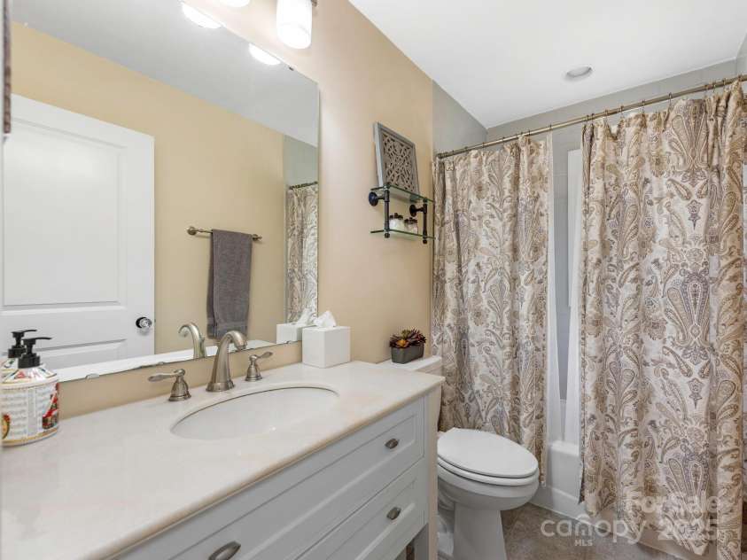 4346 Walker Road, Charlotte, NC 28211.  MLS# CAR4250204, YatesRealty ID 18023. Full Bathroom 2