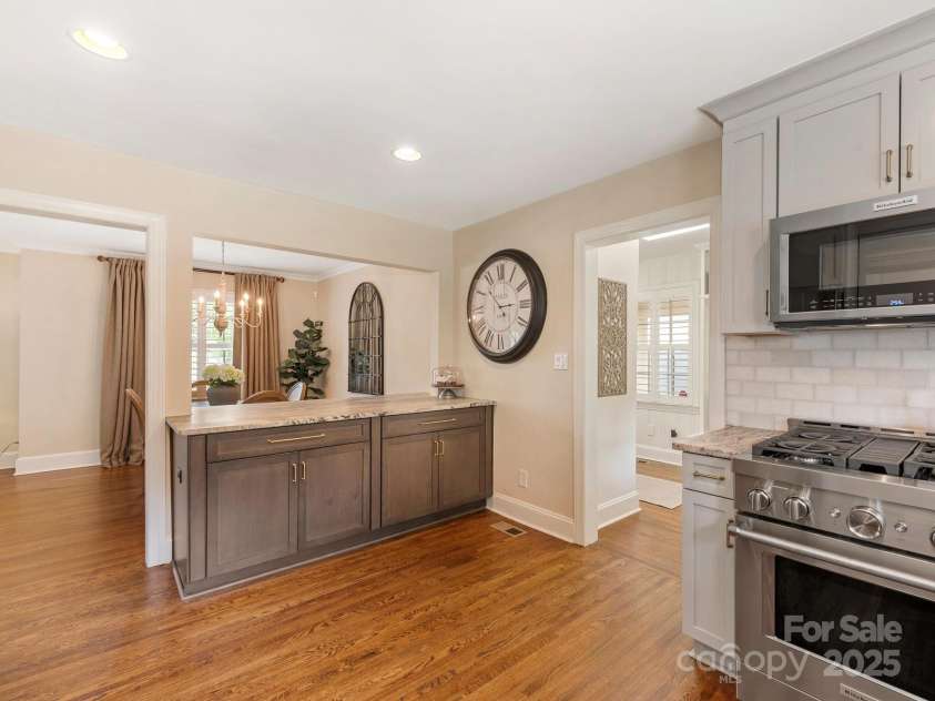 4346 Walker Road, Charlotte, NC 28211.  MLS# CAR4250204, YatesRealty ID 18023. Kitchen