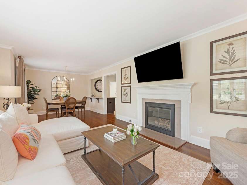 4346 Walker Road, Charlotte, NC 28211.  MLS# CAR4250204, YatesRealty ID 18023. Living Room