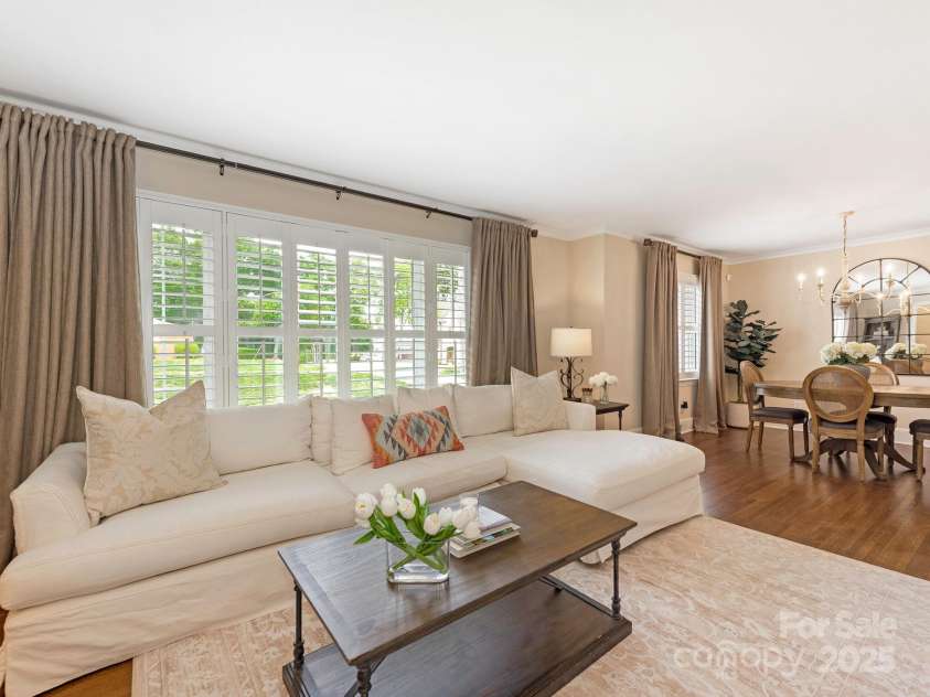 4346 Walker Road, Charlotte, NC 28211.  MLS# CAR4250204, YatesRealty ID 18023. Living Room