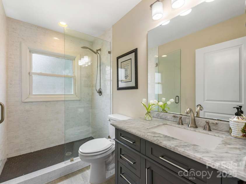 4346 Walker Road, Charlotte, NC 28211.  MLS# CAR4250204, YatesRealty ID 18023. Primary Bathroom