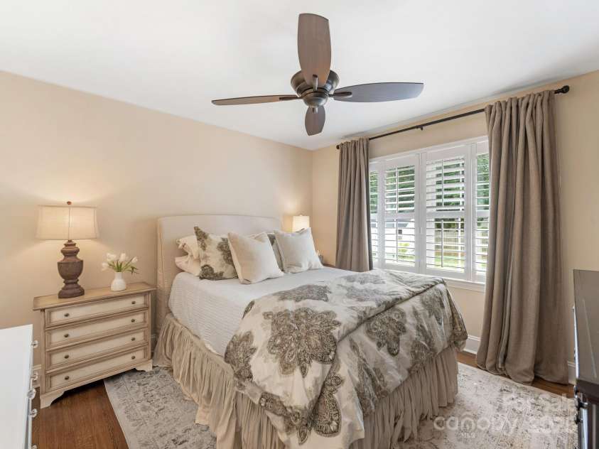 4346 Walker Road, Charlotte, NC 28211.  MLS# CAR4250204, YatesRealty ID 18023. Primary Bedroom