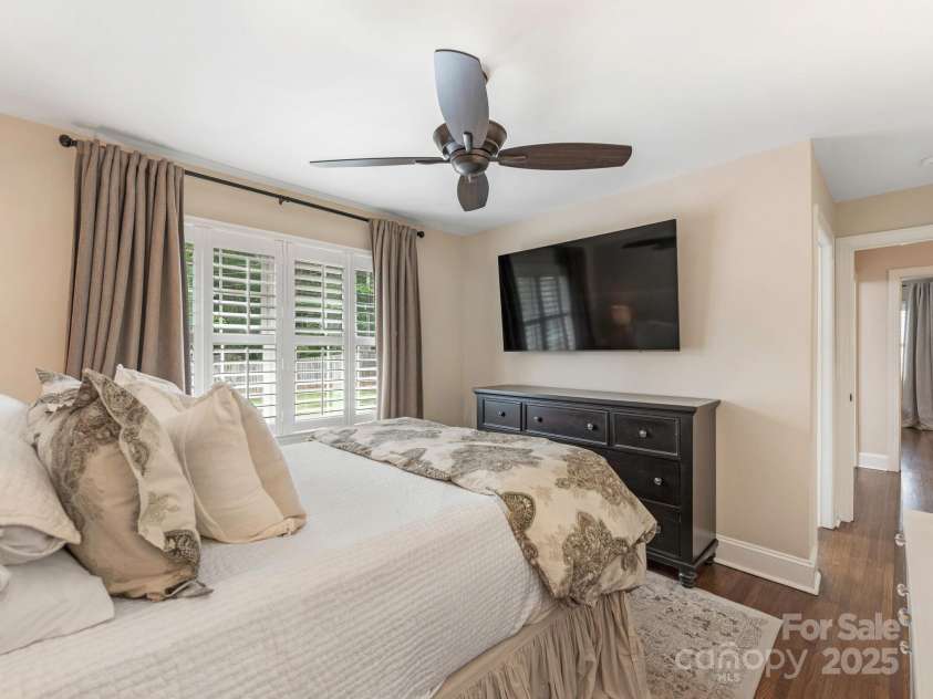 4346 Walker Road, Charlotte, NC 28211.  MLS# CAR4250204, YatesRealty ID 18023. Primary Bedroom