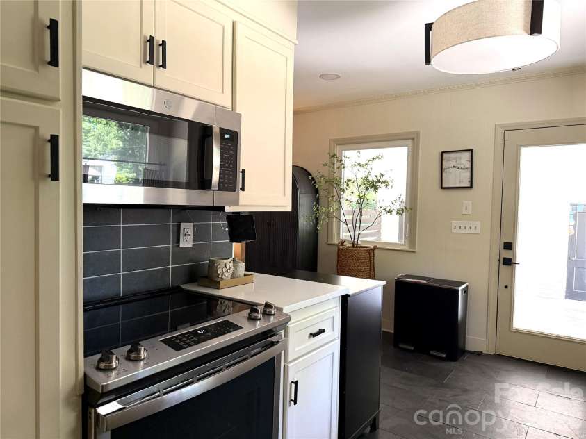 1419 Redcoat Drive, Charlotte, NC 28211.  MLS# CAR4375138, YatesRealty ID 18024. 