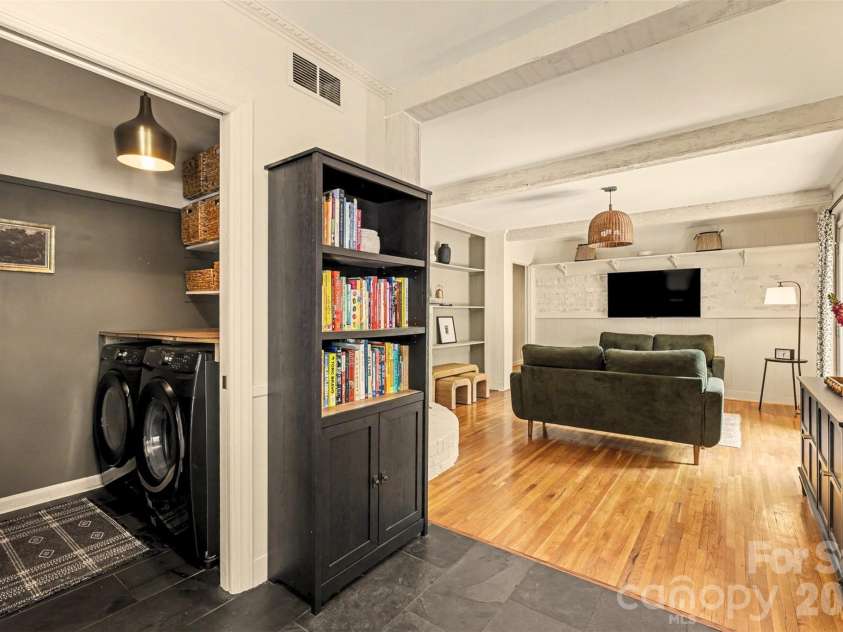 1419 Redcoat Drive, Charlotte, NC 28211.  MLS# CAR4375138, YatesRealty ID 18024. 