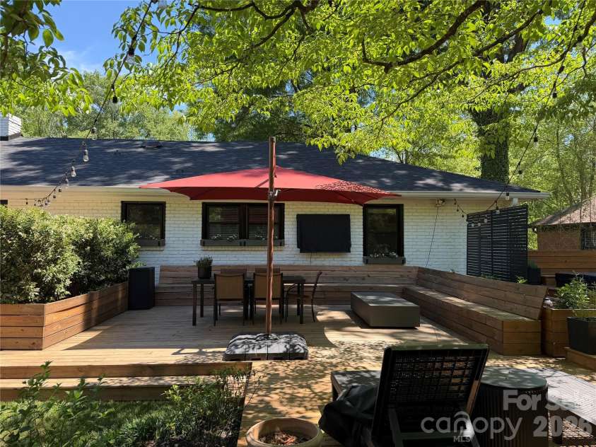 1419 Redcoat Drive, Charlotte, NC 28211.  MLS# CAR4375138, YatesRealty ID 18024. 