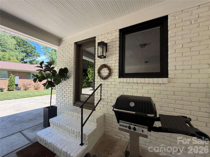 1419 Redcoat Drive, Charlotte, NC 28211.  MLS# CAR4375138, YatesRealty ID 18024. 