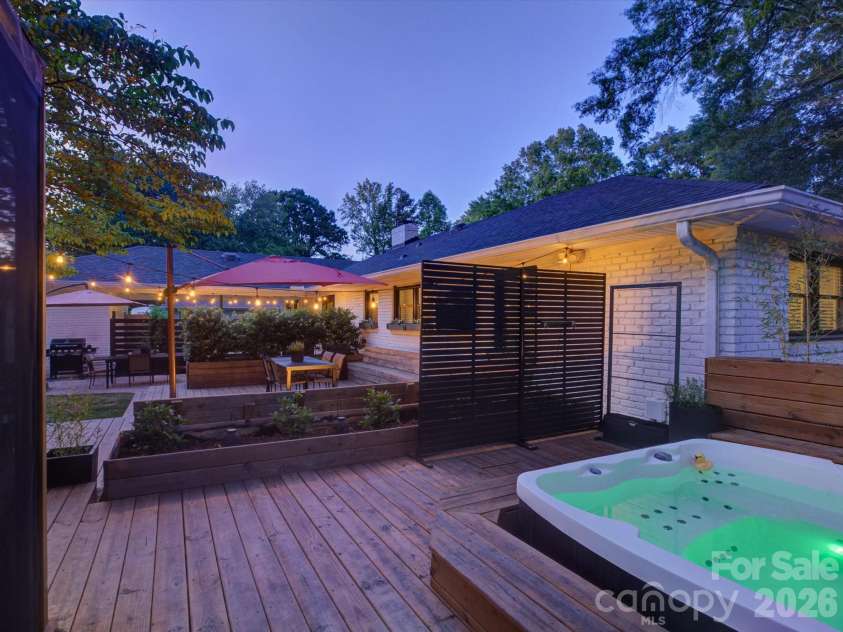 1419 Redcoat Drive, Charlotte, NC 28211.  MLS# CAR4375138, YatesRealty ID 18024. 