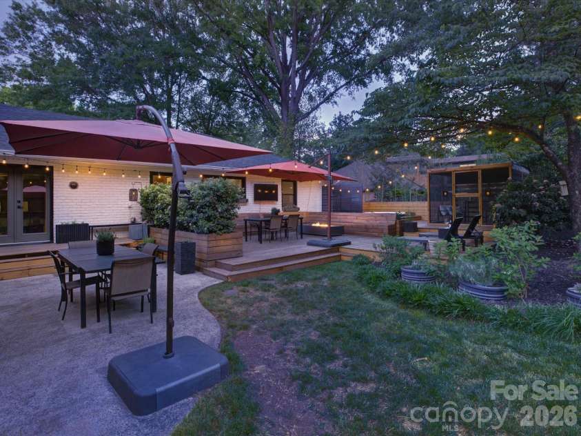 1419 Redcoat Drive, Charlotte, NC 28211.  MLS# CAR4375138, YatesRealty ID 18024. 
