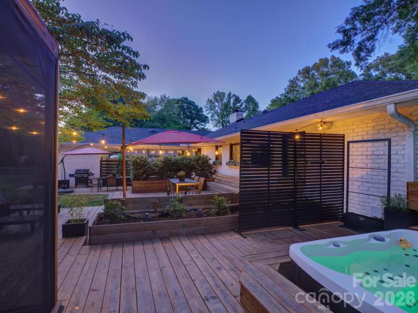 1419 Redcoat Drive, Charlotte, NC 28211.  MLS# CAR4375138, YatesRealty ID 18024. 